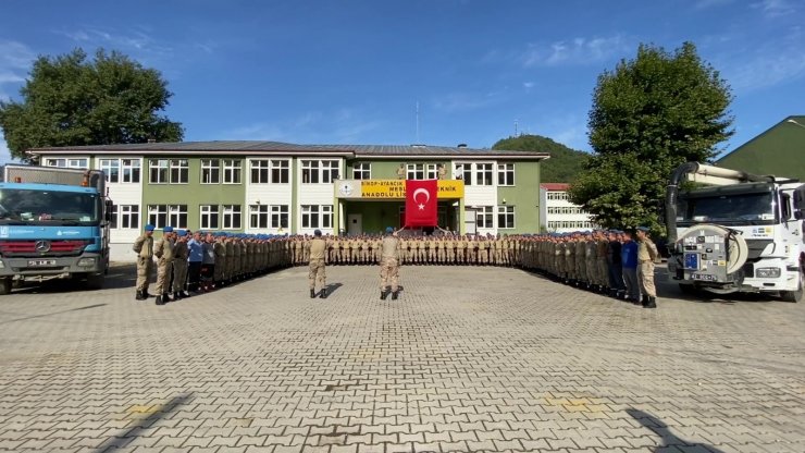 Kastamonu’dan gelen komandolar Ayancık’a veda etti: “Batakta, çatakta, Bozkurt’ta, Ayancık’ta daima hazır”