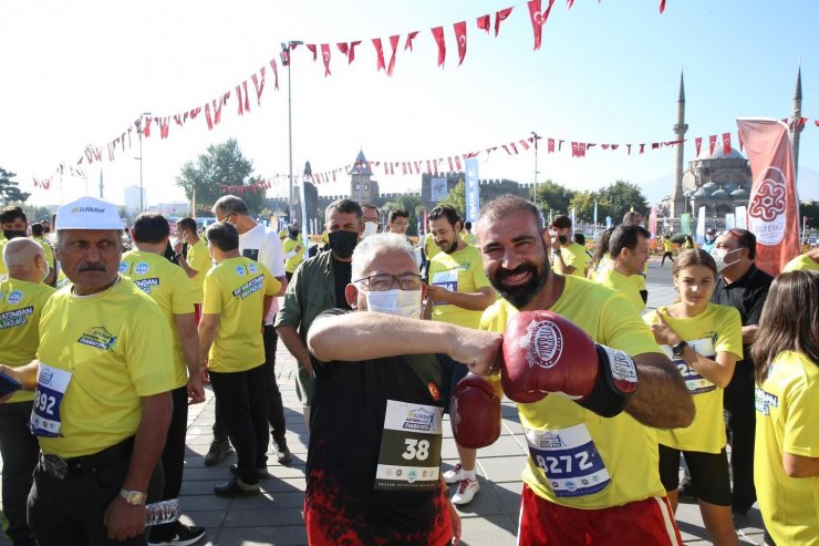 Başkan Büyükkılıç sağlıklı yaşam için bin bisiklet hediye etti