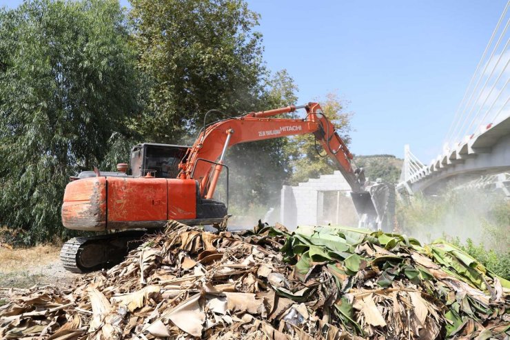 Dimçayı yolu üzerinde bulunan kaçak yapılar yıkıldı