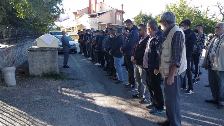 Konya’daki kazada ölen genç kız son yolculuğuna uğurlandı