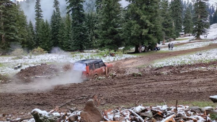 Karlı ve çamurlu zeminde uluslararası Off-Road oyunları nefes kesti