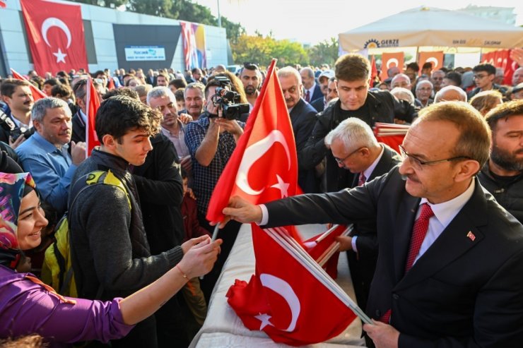 Cumhuriyet’in 99. yılında Türk bayraksız ev kalmayacak