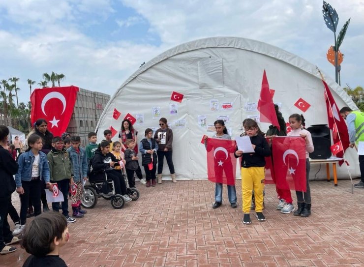 Deprem bölgesindeki öğretmen ve öğrenciler 18 Mart’a özel program hazırladı