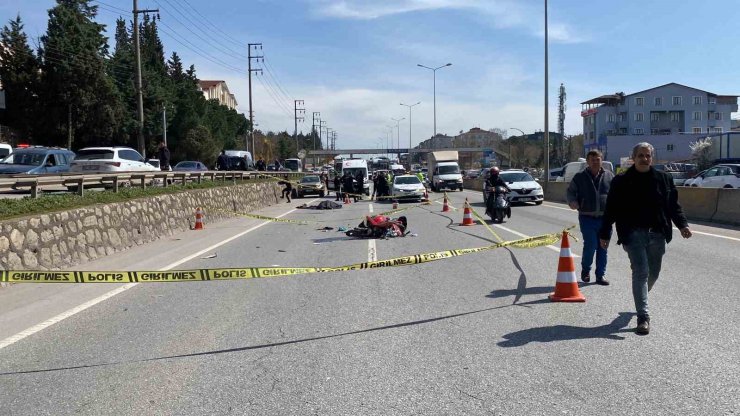 Motosiklet tır dorsesinin altına yuvarlandı, sürücü hayatını kaybetti