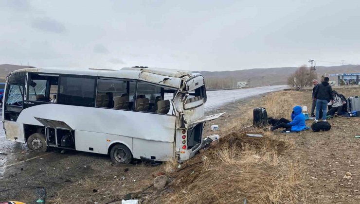 Van’da sporcuları taşıyan midibüs devrildi: Çok sayıda yaralı var