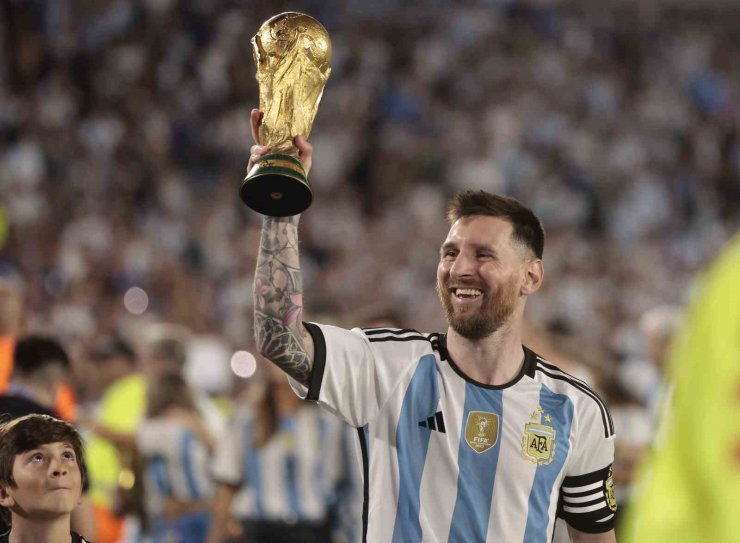 Messi, kariyerinde 800 gole ulaştı