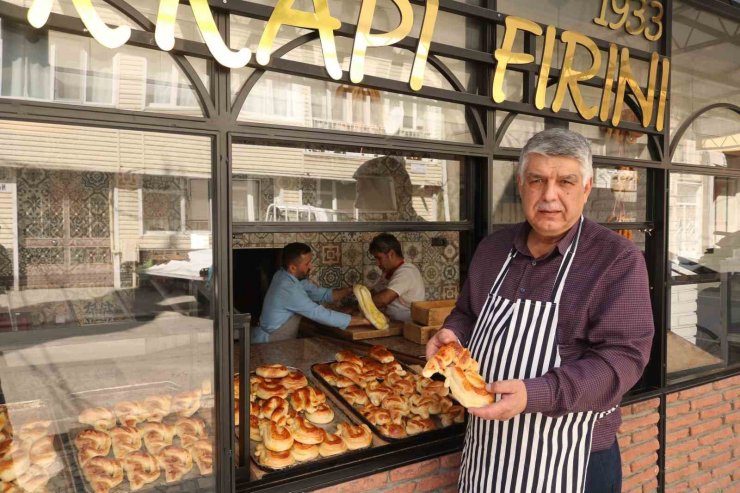 90 yıllık gelenek...Çocuklar için iftariyelik tabanca ve kılıç poğaça